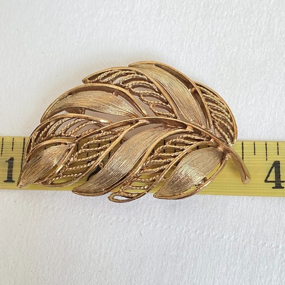M JENT Gold Tone Filagree Leaf Brooch - Picture 6 of 6